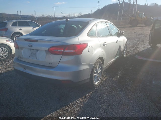 Ford FOCUS SE 2015 1FADP3F25FL213806 Image 4