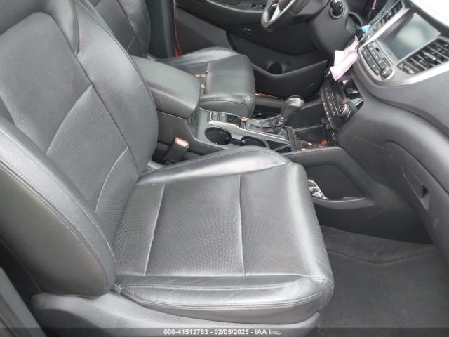 KM8J33A47HU421163 Hyundai Tucson Se Plus