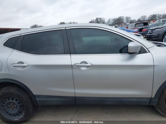 JN1BJ1CR1KW338807 Nissan Rogue Sport S