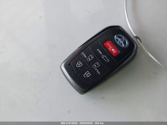 5TDYRKEC1NS096278 Toyota SIENNA XLE
