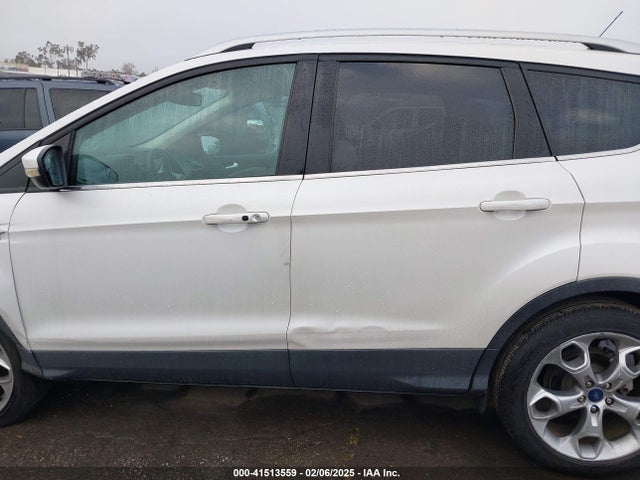1FMCU0JX5EUC22431 Ford Escape Titanium