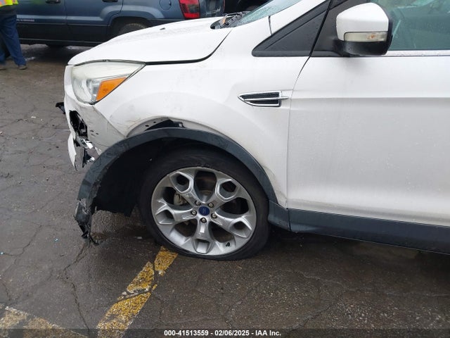 1FMCU0JX5EUC22431 Ford Escape Titanium
