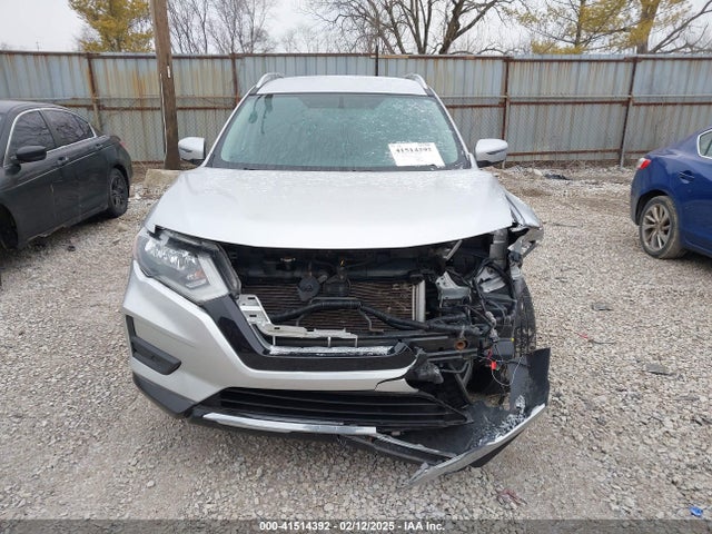 JN8AT2MV4HW018818 Nissan ROGUE SV