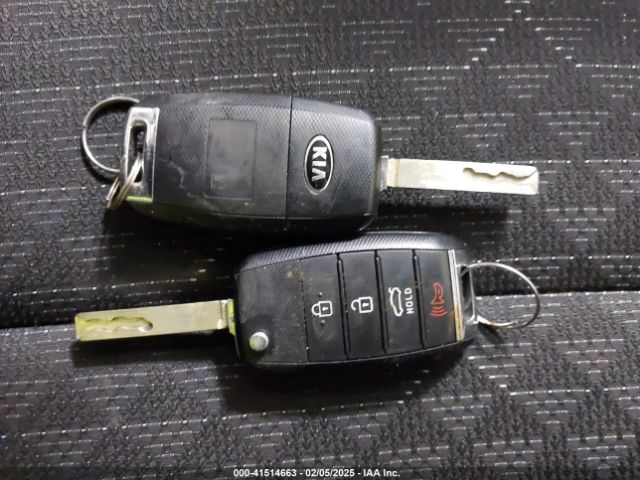 3KPA24ADXME401981 KIA RIO S