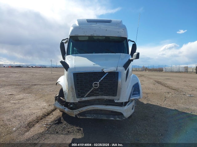 41514804 :رقم المزاد ، 4V4WC9EH1RN629758 vin ، 2024 Volvo Vnr مزاد بيع