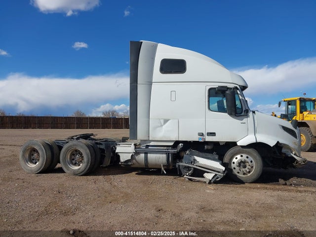 41514804 :رقم المزاد ، 4V4WC9EH1RN629758 vin ، 2024 Volvo Vnr مزاد بيع