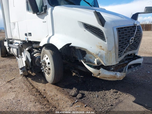 41514804 :رقم المزاد ، 4V4WC9EH1RN629758 vin ، 2024 Volvo Vnr مزاد بيع