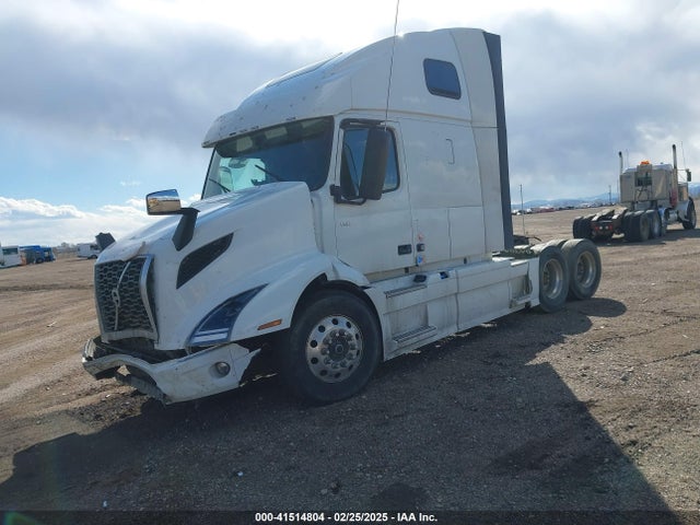 41514804 :رقم المزاد ، 4V4WC9EH1RN629758 vin ، 2024 Volvo Vnr مزاد بيع