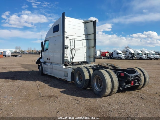 41514804 :رقم المزاد ، 4V4WC9EH1RN629758 vin ، 2024 Volvo Vnr مزاد بيع