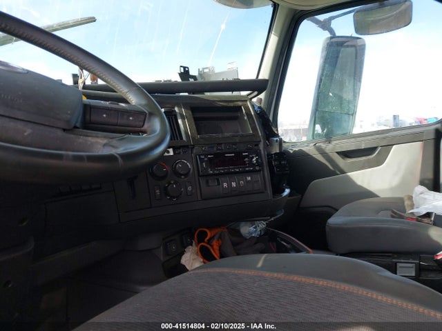 41514804 :رقم المزاد ، 4V4WC9EH1RN629758 vin ، 2024 Volvo Vnr مزاد بيع