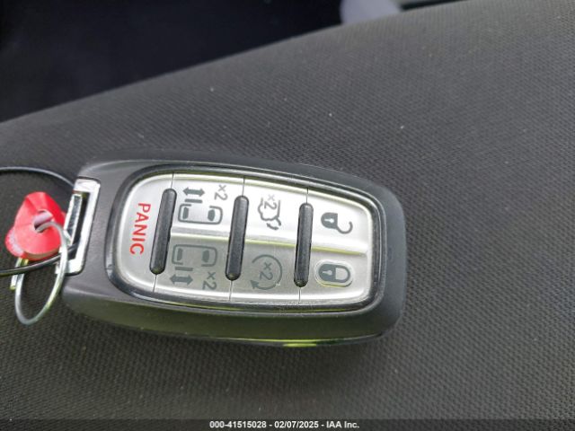 2C4RC1CG2PR610558 Chrysler Voyager Lx