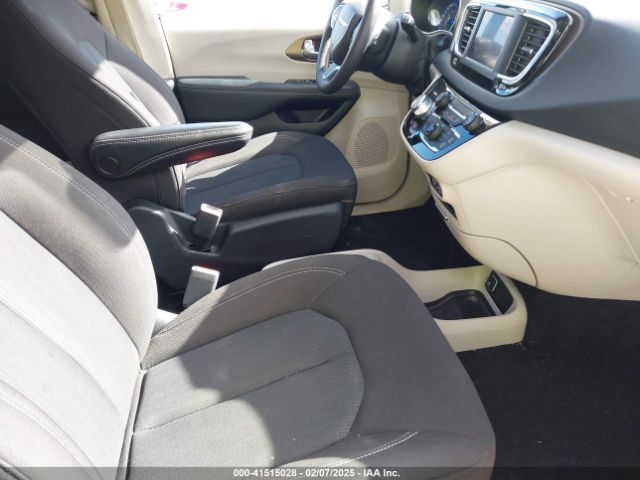 2C4RC1CG2PR610558 Chrysler Voyager Lx