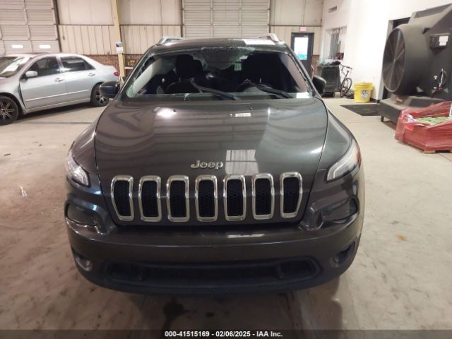 1C4PJLCB8FW590013 Jeep Cherokee Latitude