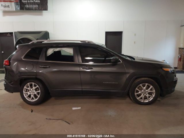 1C4PJLCB8FW590013 Jeep Cherokee Latitude