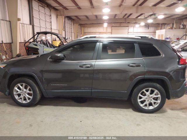 1C4PJLCB8FW590013 Jeep Cherokee Latitude