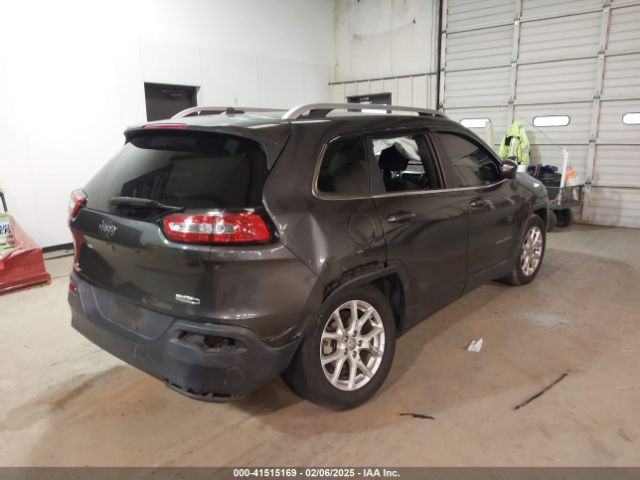 1C4PJLCB8FW590013 Jeep Cherokee Latitude