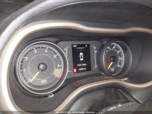 1C4PJLCB8FW590013 Jeep Cherokee Latitude
