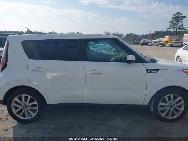 KIA SOUL + 2018 KNDJP3A50J7888611 Image 13
