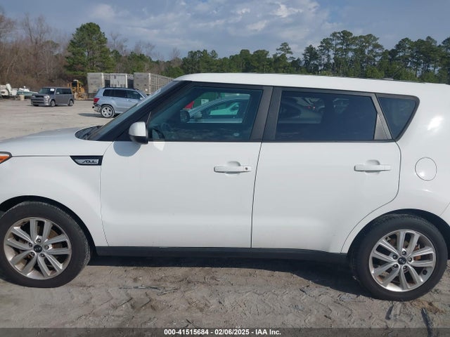 KIA SOUL + 2018 KNDJP3A50J7888611 Image 14