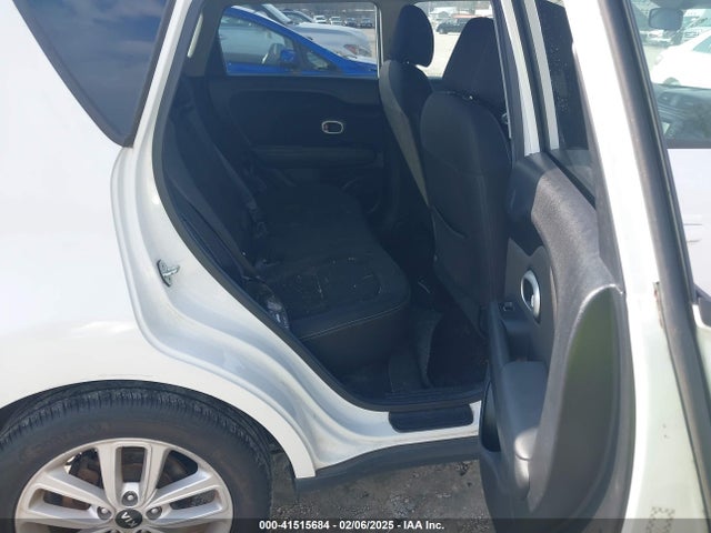 KIA SOUL + 2018 KNDJP3A50J7888611 Image 8