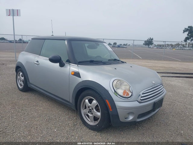 2008 MINI COOPER WMWMF33548TU68524 Photo 0