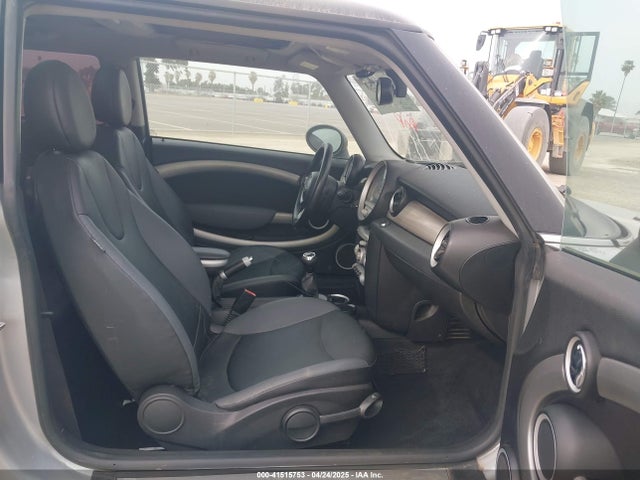 2008 MINI COOPER WMWMF33548TU68524 Photo 4