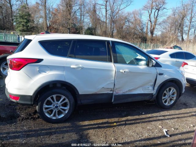 1FMCU9GD5KUB53916 Ford ESCAPE SE