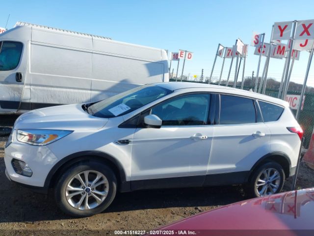 1FMCU9GD5KUB53916 Ford ESCAPE SE