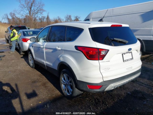 1FMCU9GD5KUB53916 Ford ESCAPE SE