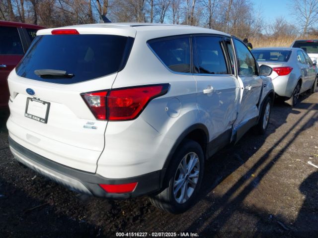 1FMCU9GD5KUB53916 Ford ESCAPE SE