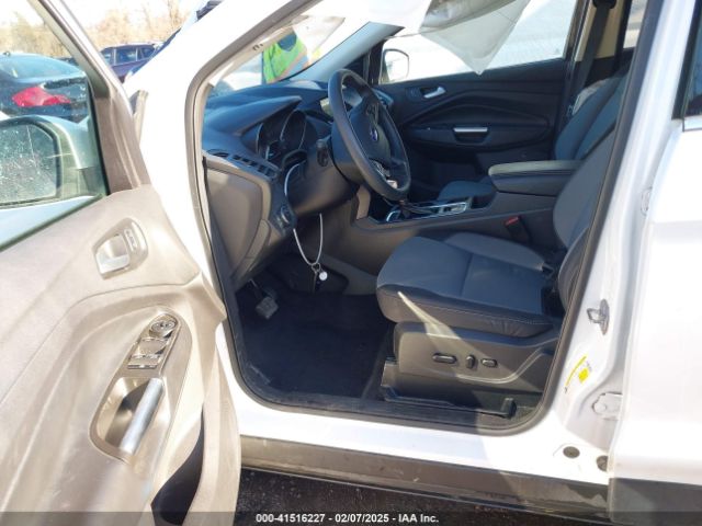 1FMCU9GD5KUB53916 Ford ESCAPE SE
