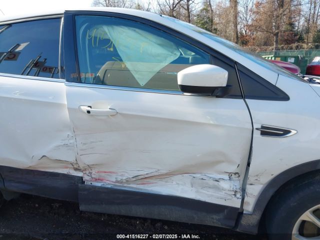 1FMCU9GD5KUB53916 Ford ESCAPE SE