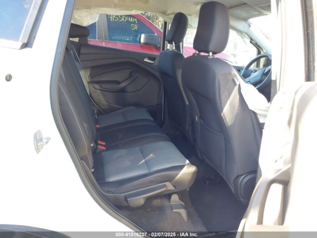 1FMCU9GD5KUB53916 Ford ESCAPE SE