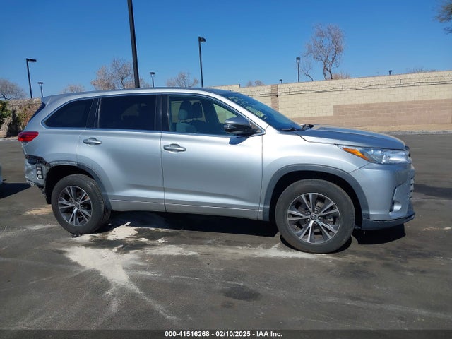 5TDZZRFH7JS276687 Toyota Highlander Le