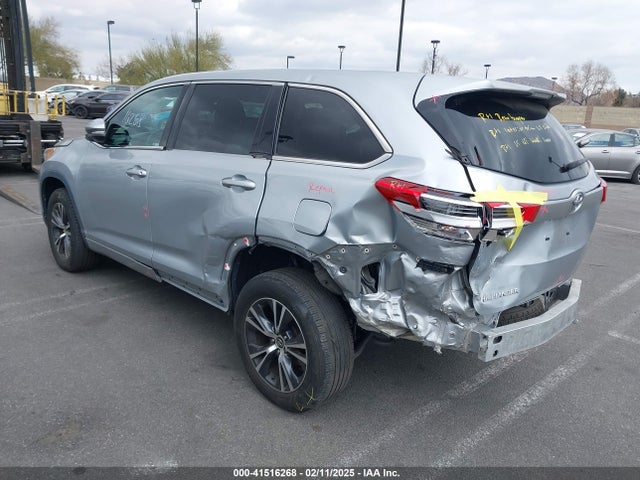 5TDZZRFH7JS276687 Toyota Highlander Le