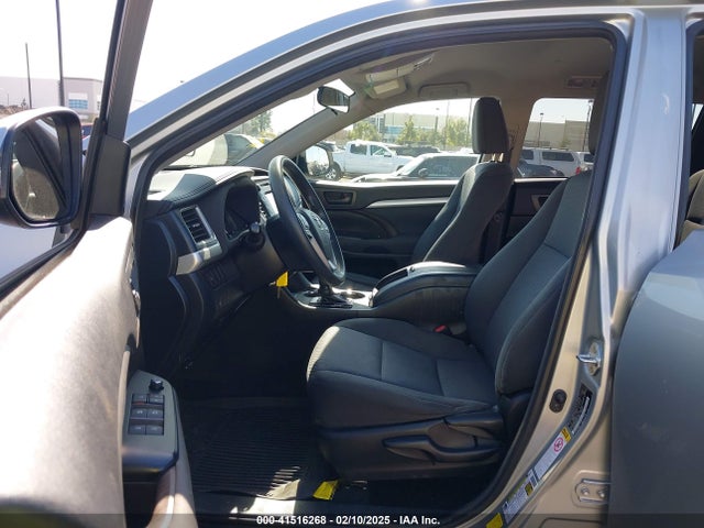 5TDZZRFH7JS276687 Toyota Highlander Le