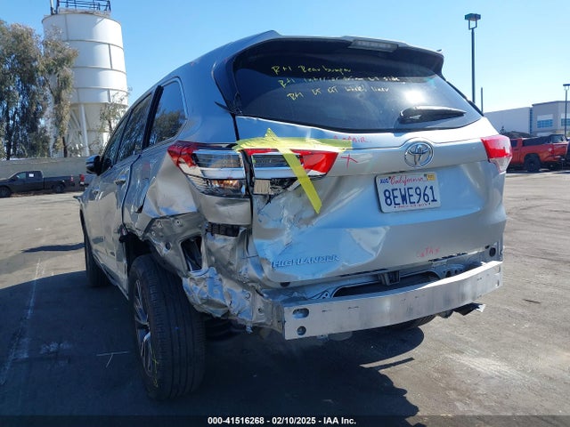5TDZZRFH7JS276687 Toyota Highlander Le