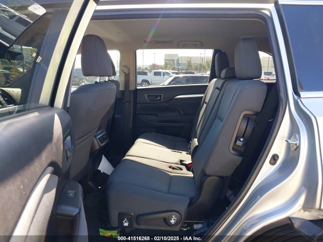 5TDZZRFH7JS276687 Toyota Highlander Le