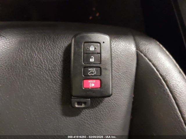 Toyota Rav4 Limited 2018 JTMDFREV4JJ185481 Image 11