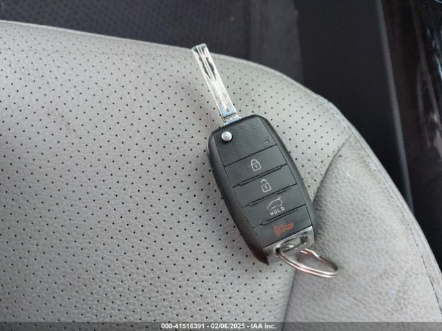 5XYKTCA61FG616846 KIA SORENTO LX