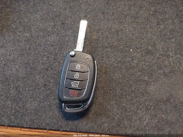 KM8J33A47HU587053 Hyundai TUCSON SE