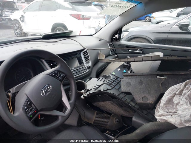KM8J33A47HU587053 Hyundai TUCSON SE