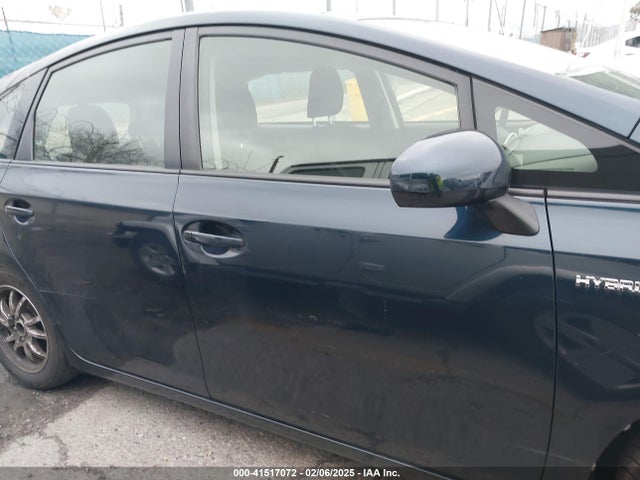 Toyota Prius V Two 2017 JTDZN3EU2HJ061734 Image 13
