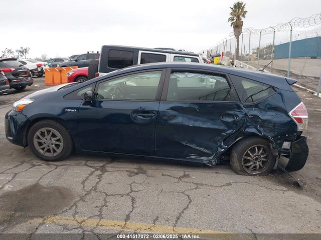 Toyota Prius V Two 2017 JTDZN3EU2HJ061734 Image 14