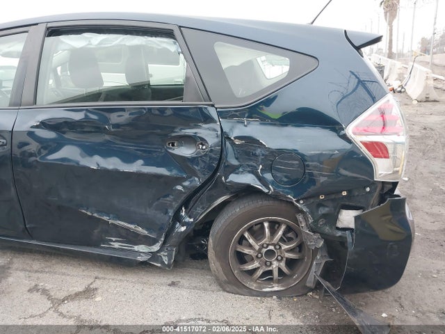 Toyota Prius V Two 2017 JTDZN3EU2HJ061734 Image 6
