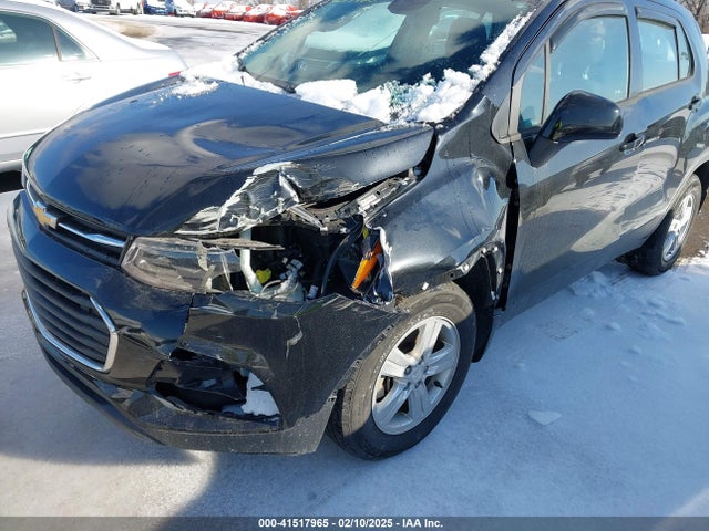 3GNCJNSB9JL192391 Chevrolet TRAX LS