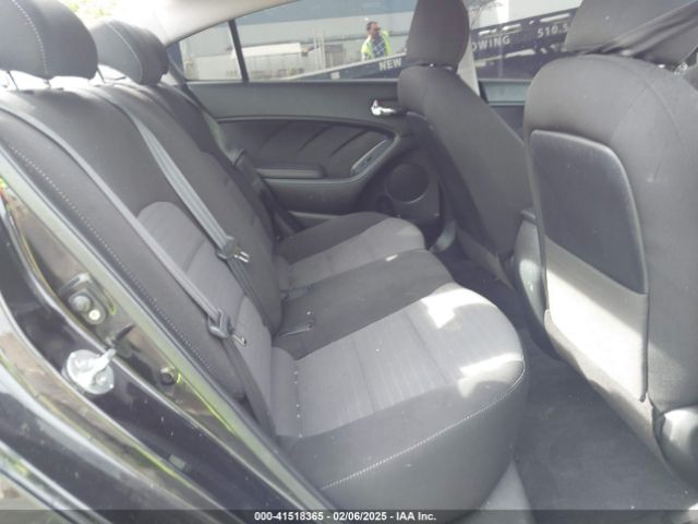 3KPFL4A79JE262984 KIA FORTE S