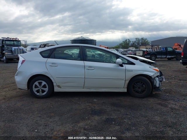 JTDKN3DU3F1986099 Toyota Prius Two