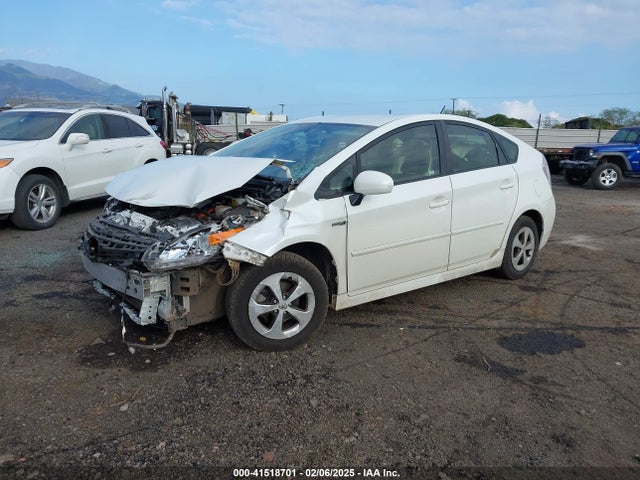 JTDKN3DU3F1986099 Toyota Prius Two