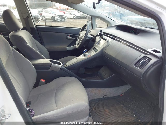 JTDKN3DU3F1986099 Toyota Prius Two